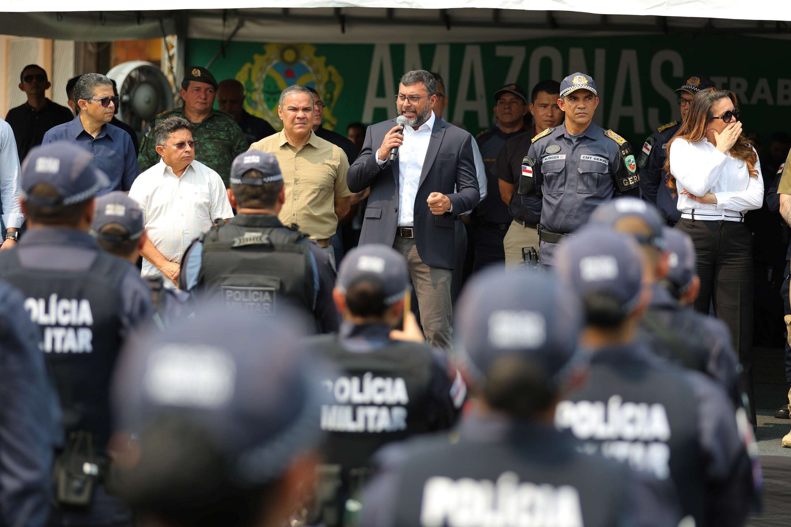 Governador Wilson Lima apresenta mil alunos soldados que passam a atuar na Polícia Militar