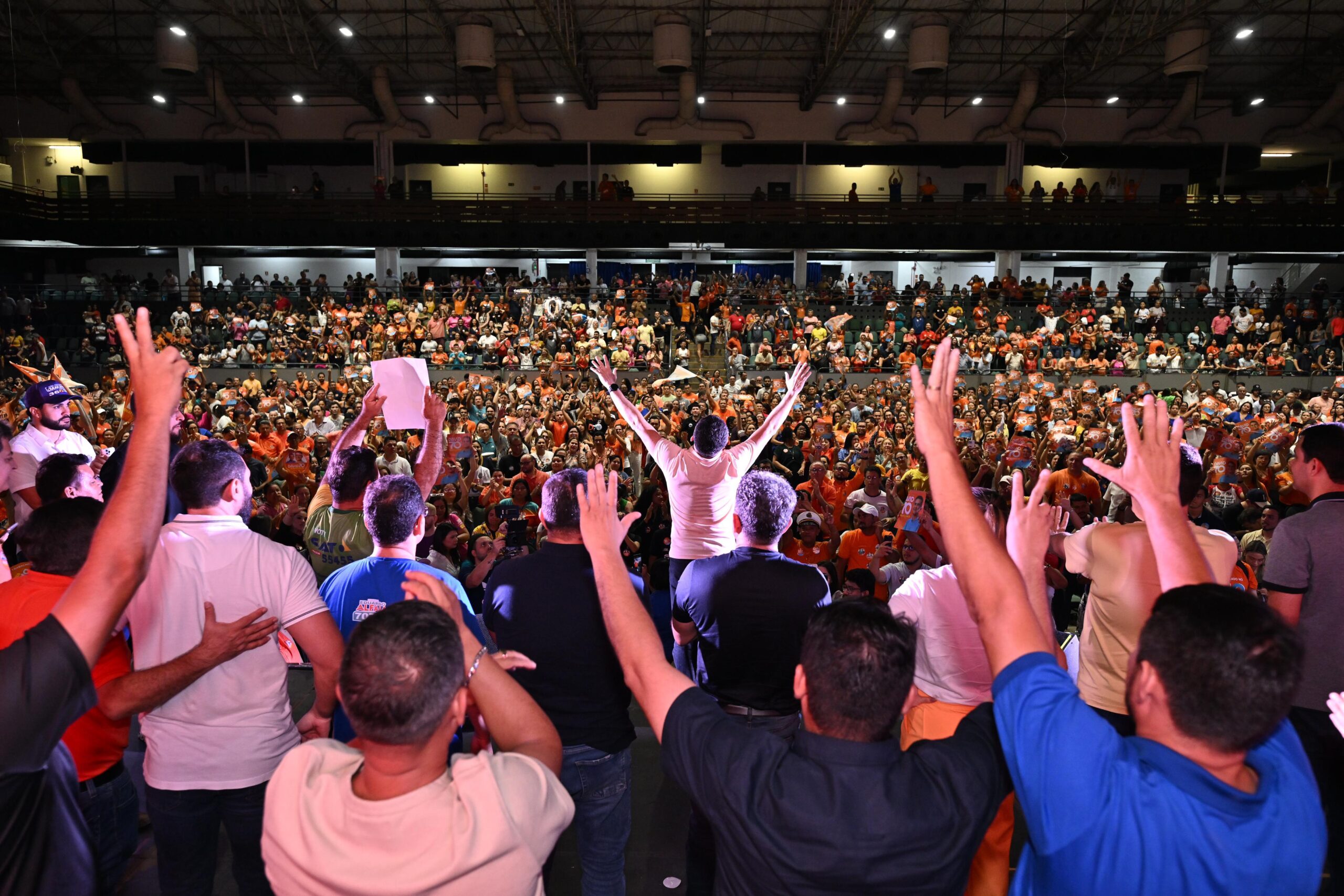 Mega Reunião lota plenária do Studio 5 em apoio à campanha de David 70